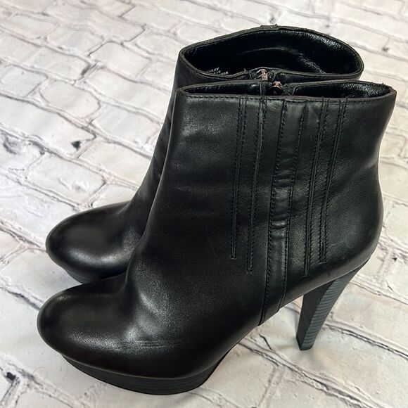 BCBG maxazria black leather ankle boots - Picture 6 of 13